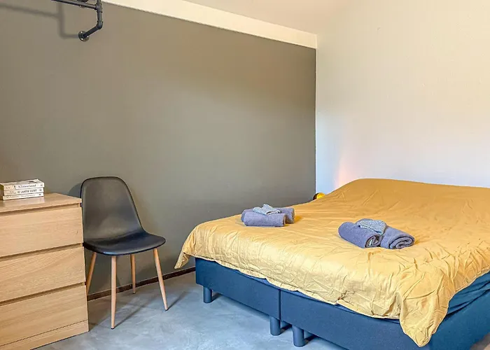 Three Bedroom In Holiday home Hoeven